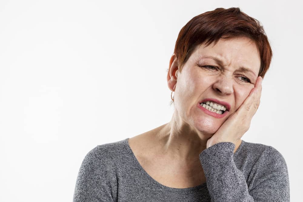 Hábitos diarios que pueden empeorar la sensibilidad dental